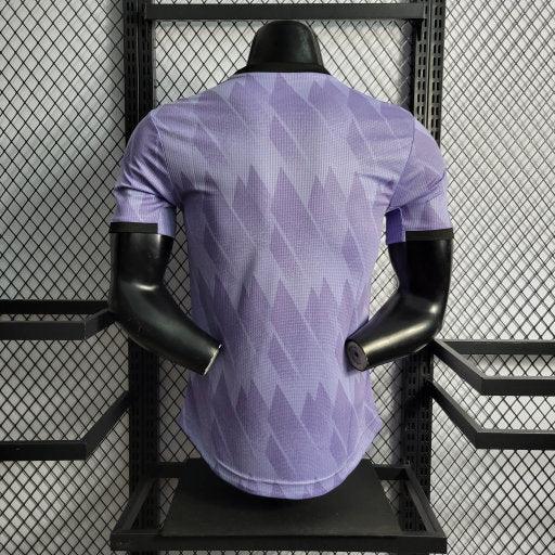 Camiseta violeta visitante del Real Madrid temporada 2022-2023