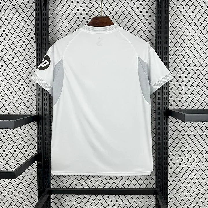 Camiseta de futbol local del Real Madrid 2025 2026