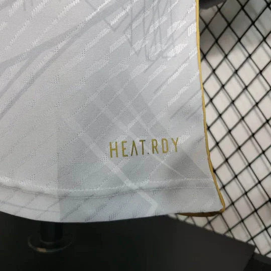 Camiseta del Real Madrid temporada 2023-2024 edición limitada dorada