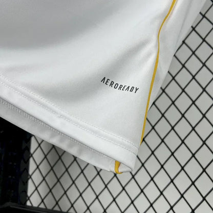 Camiseta de futbol local del Real Madrid 2025 2026