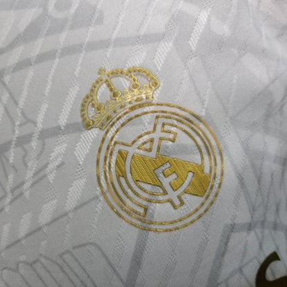 Camiseta del Real Madrid temporada 2023-2024 edición limitada dorada