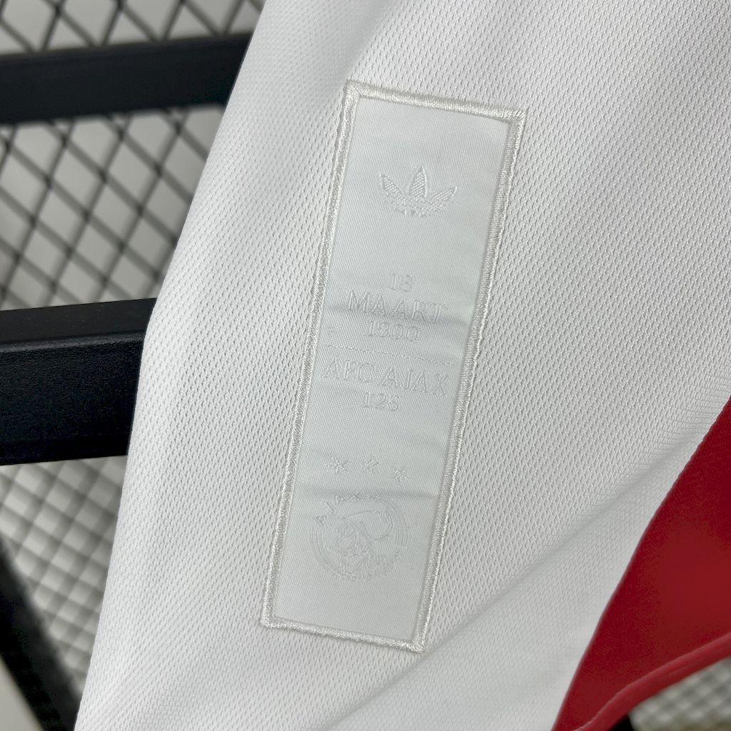 Camiseta conceptual de manga larga del Ajax 2025-26