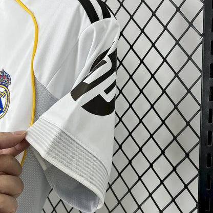 Camiseta de futbol local del Real Madrid 2025 2026